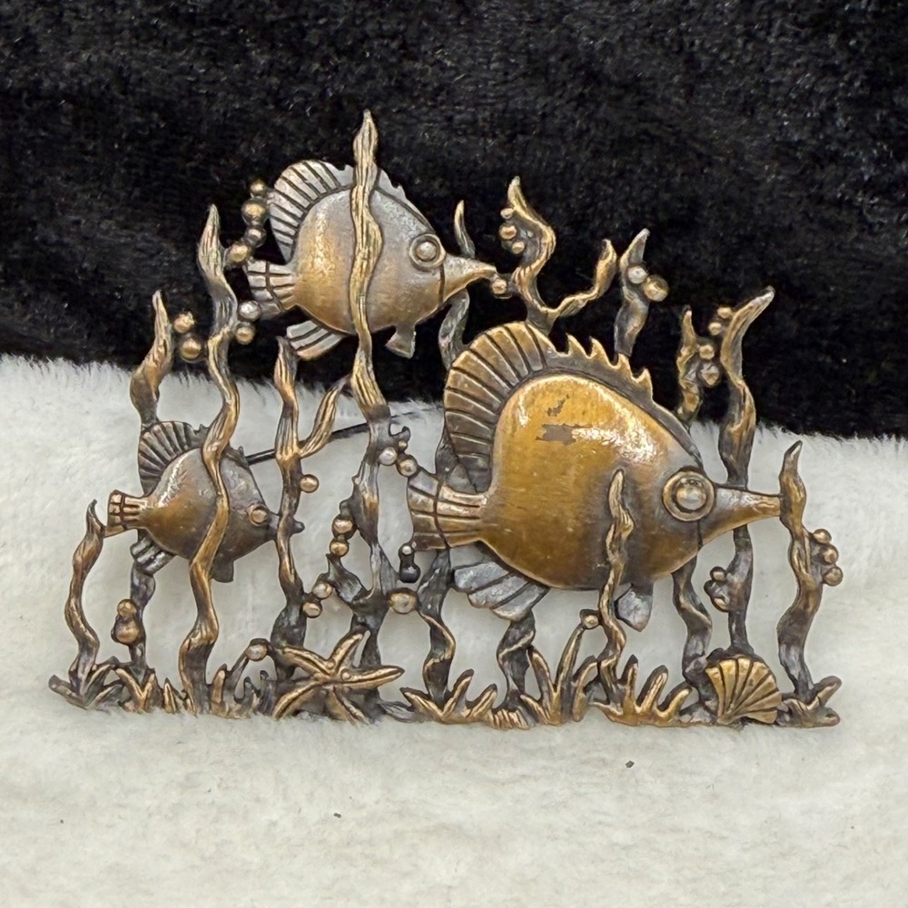 Vintage JJ Brooch Gold Tone Fish Sea Life Ocean Signed Starfish Shell
